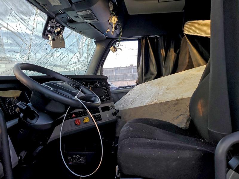 2021 Freightliner Cascadia 126