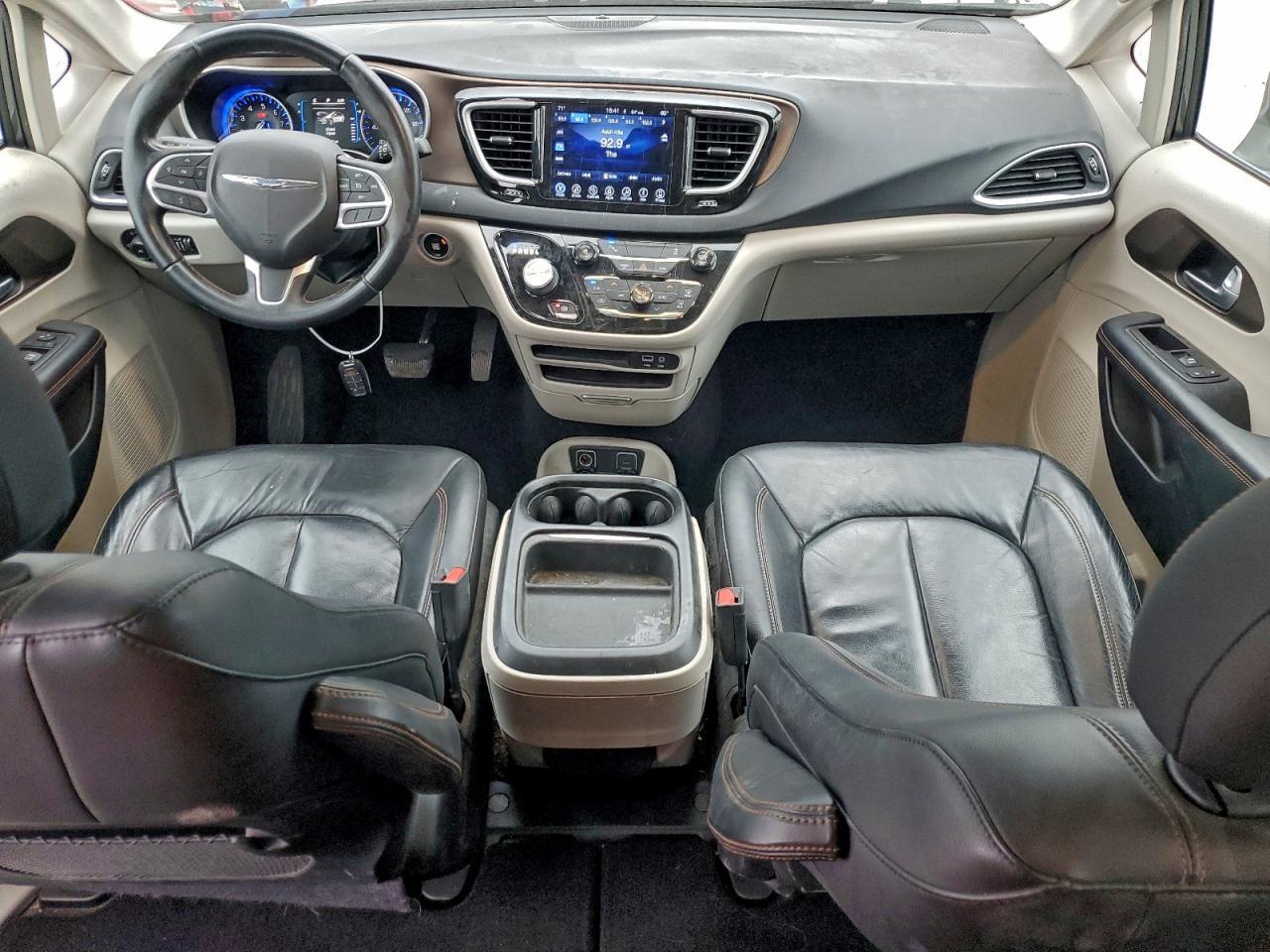 2017 Chrysler Pacifica Touring l