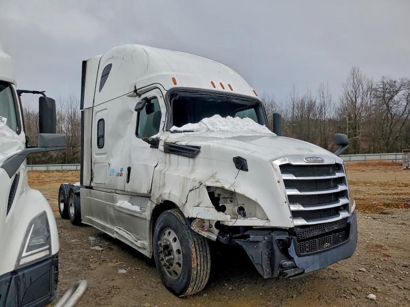2021 Freightliner Cascadia 126