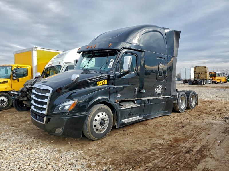 2020 Freightliner Cascadia 126 Semi Truck
