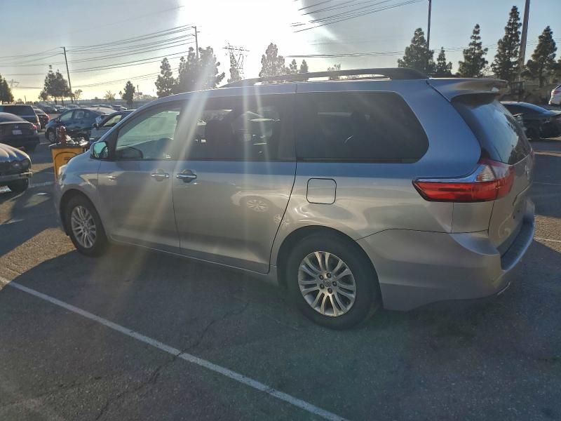 2017 Toyota Sienna xle
