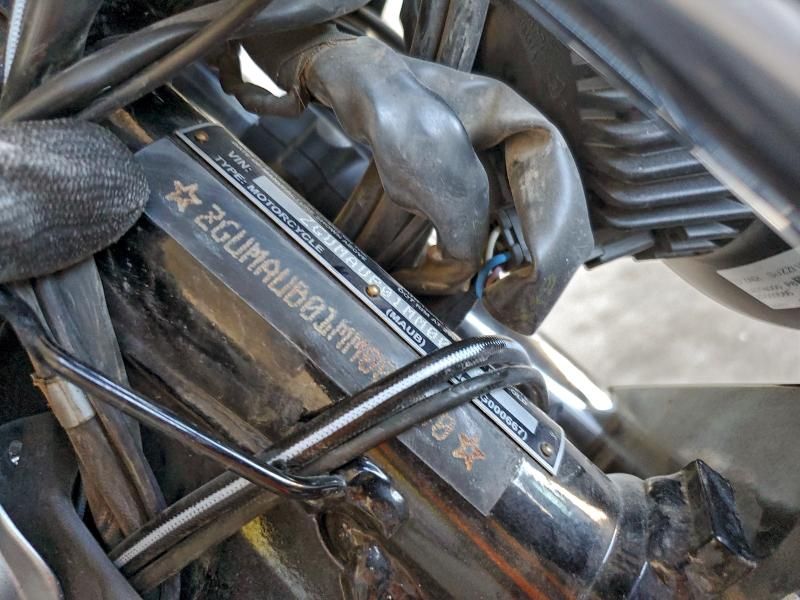 2021 Moto Guzzi V9 Bobber