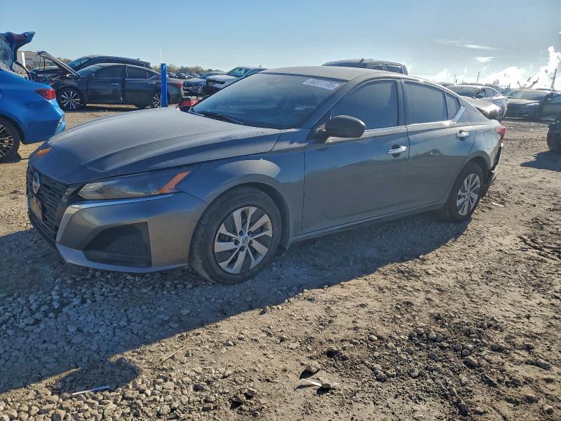 2024 Niss Altima 2.5 s