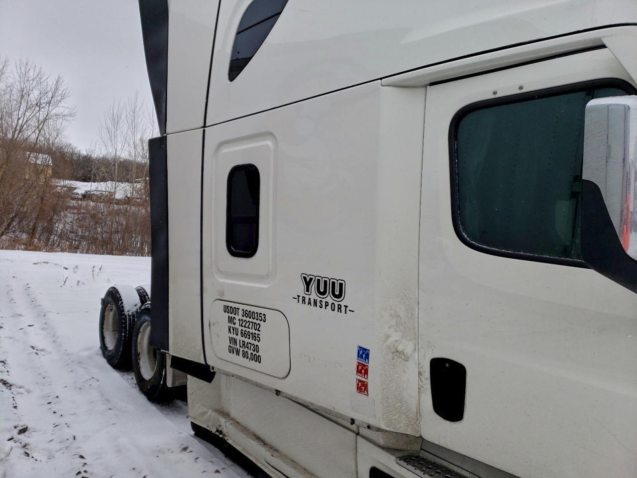 2020 Freightliner Cascadia 126