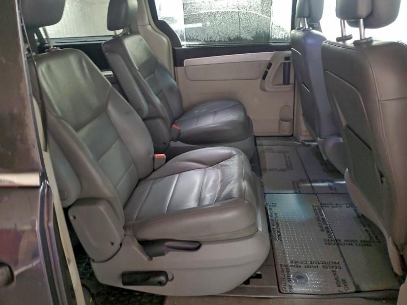 2011 Volkswagen Routan sel