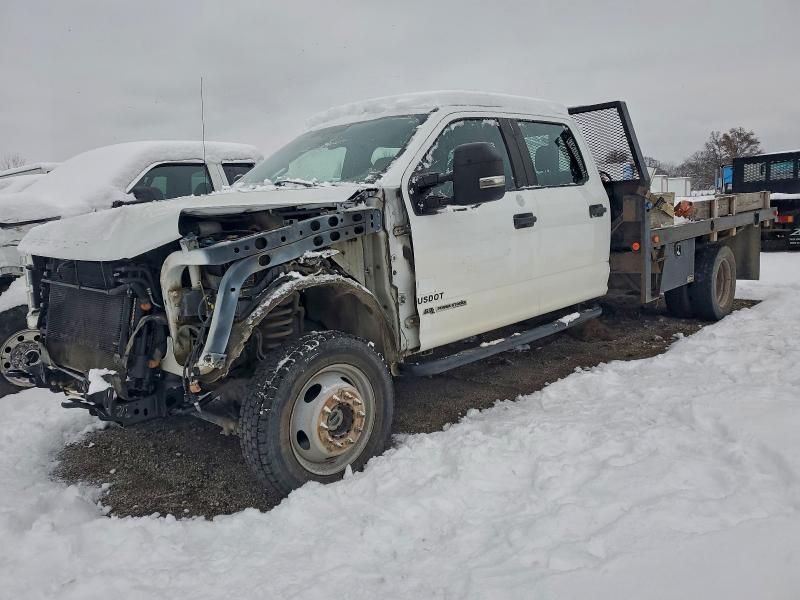 2017 Ford F550 Super Duty Flatbed Truck