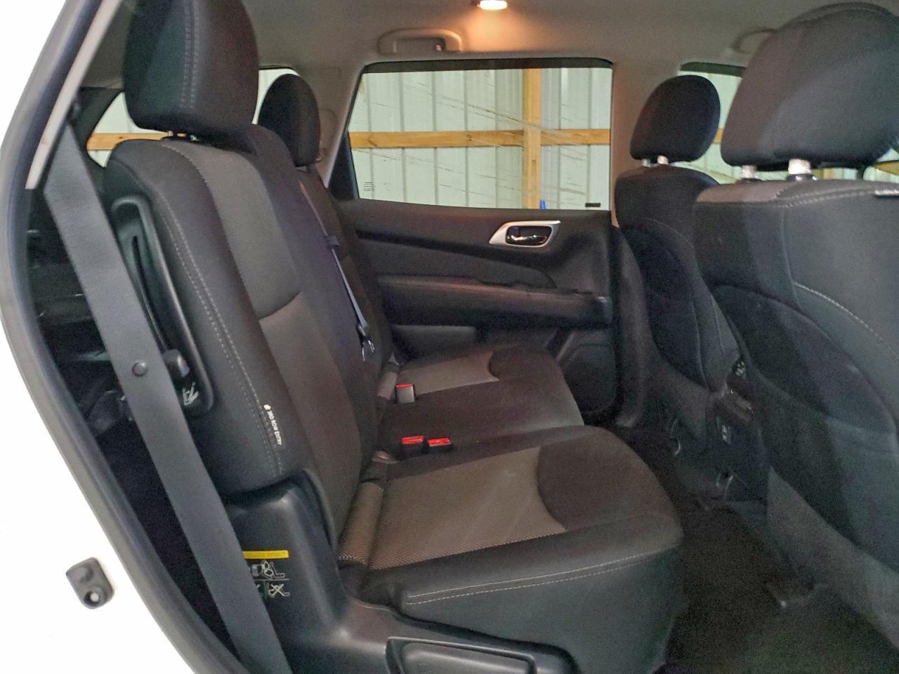 2018 Nissan Pathfinder s