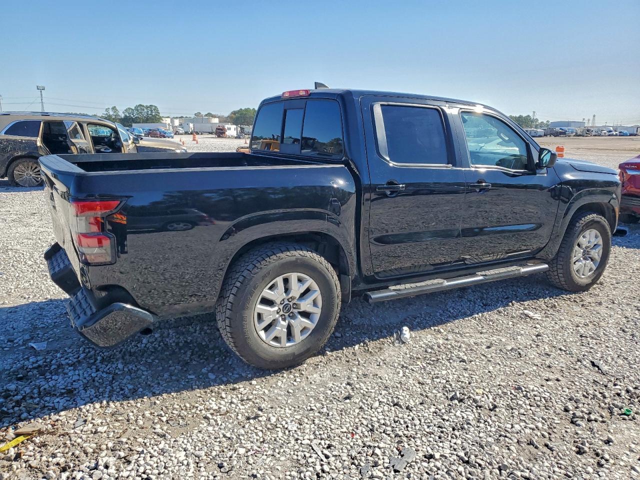 2022 Nissan Frontier s