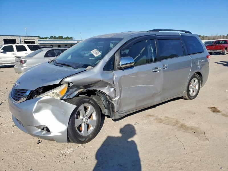 2011 Toyota Sienna le