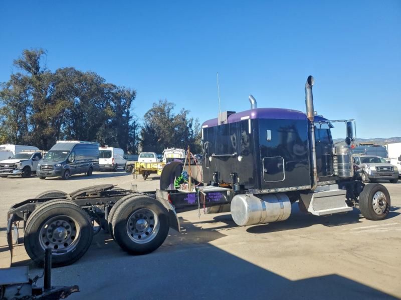 2019 Peterbilt 389 Semi Truck