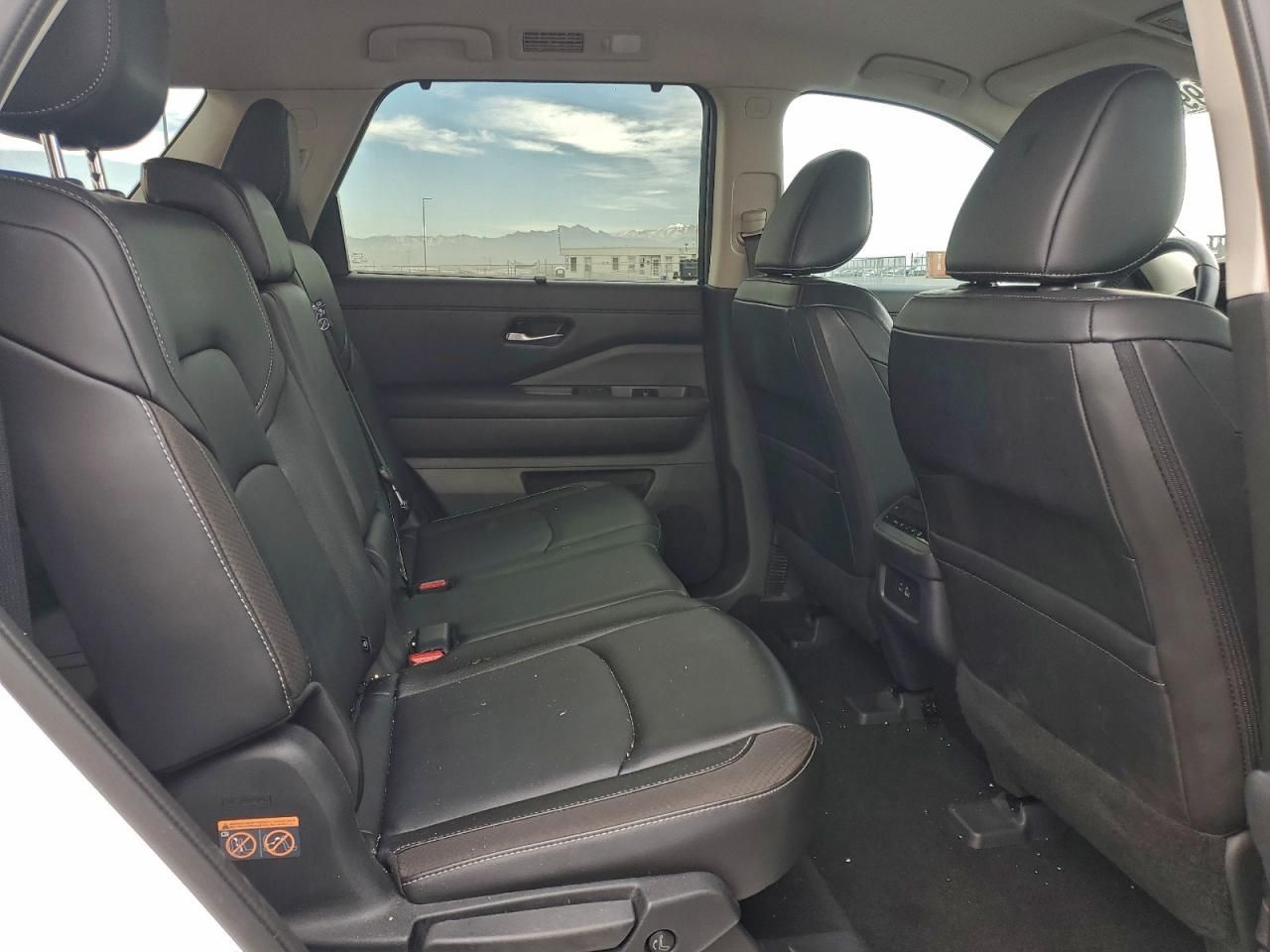 2024 Nissan Pathfinder sl