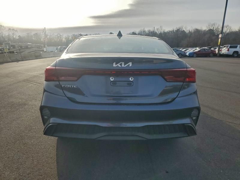 2023 KIA Forte lx