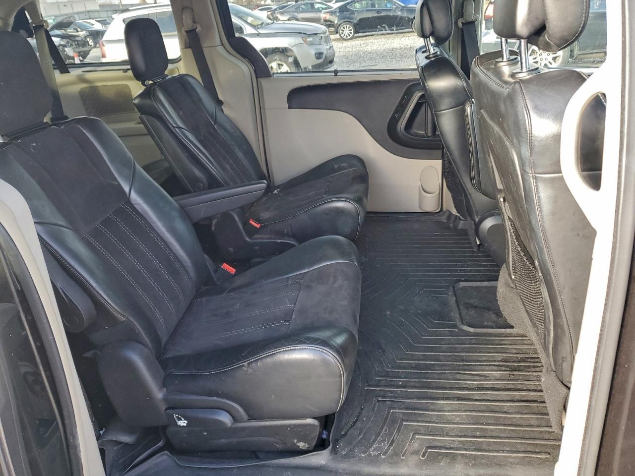 2014 Chrysler Town & Country Touring L