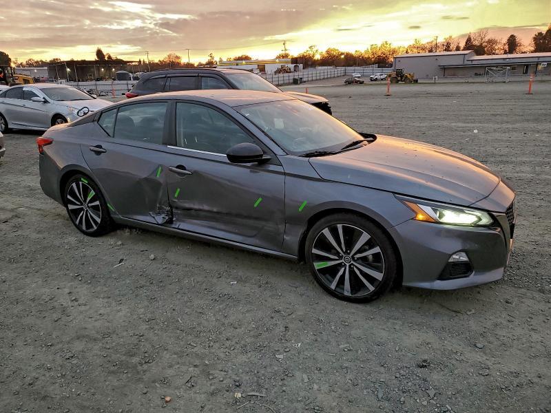 2022 Nissan Altima sr