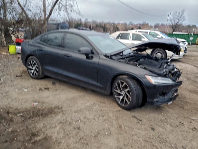 2020 Volvo S60 T6 Momentum