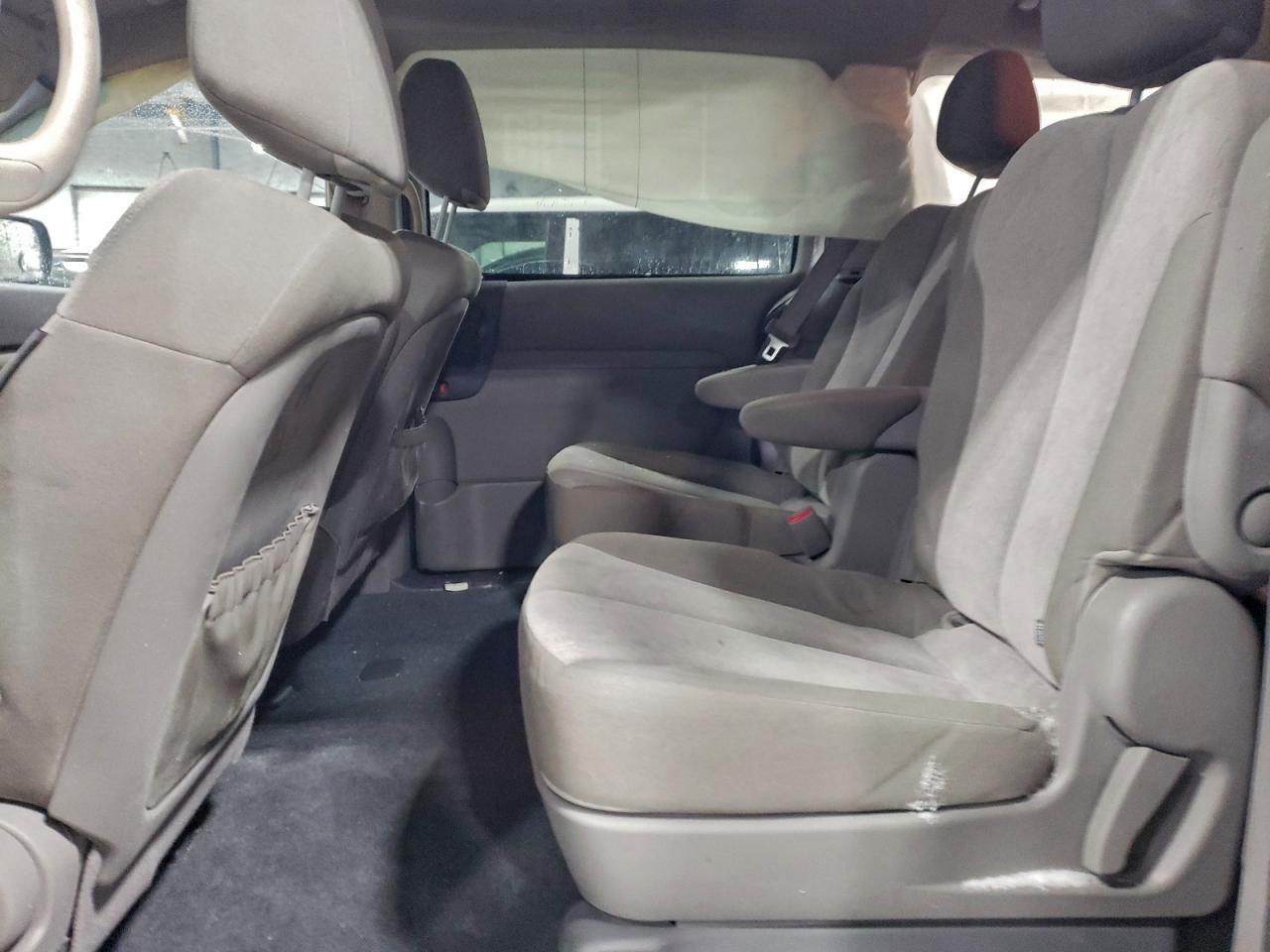 2012 KIA Sedona lx