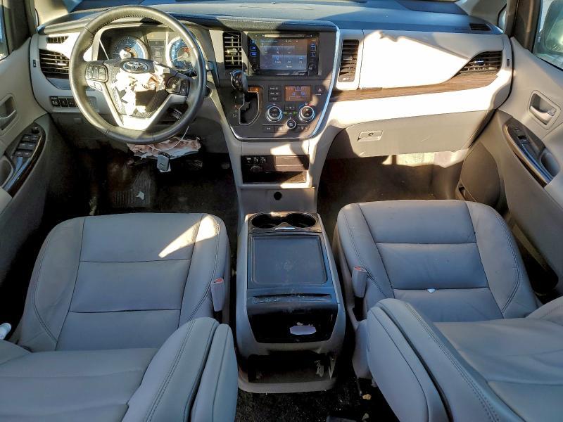 2017 Toyota Sienna xle 8-passenger