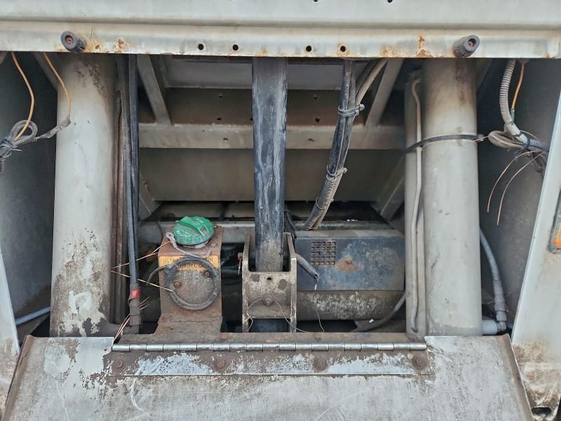 2007 Isuzu NQR Sweeper Truck