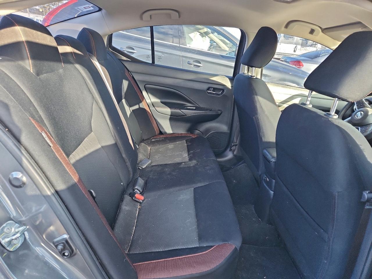 2022 Nissan Versa sr