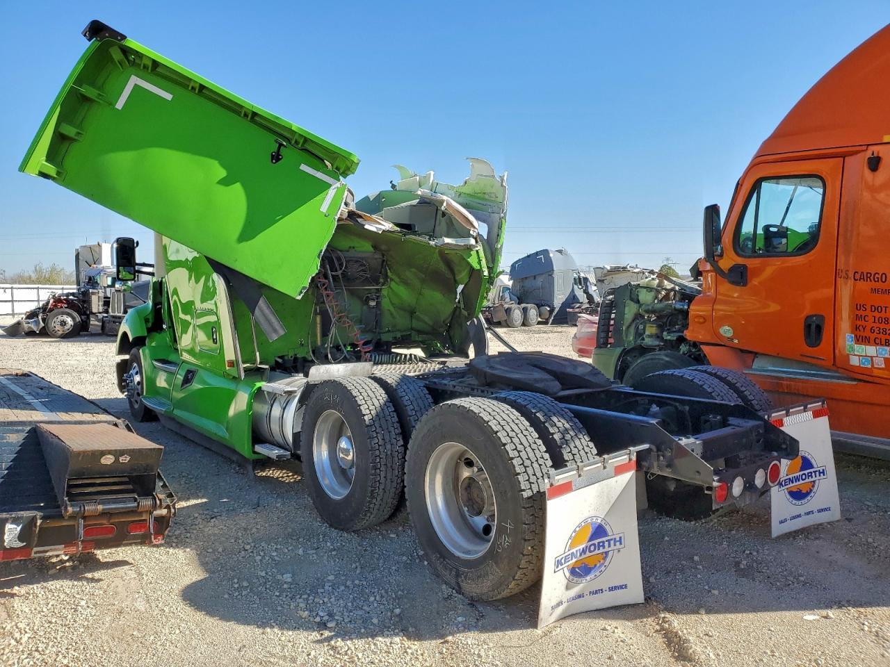2022 Kenworth T680 Semi Truck