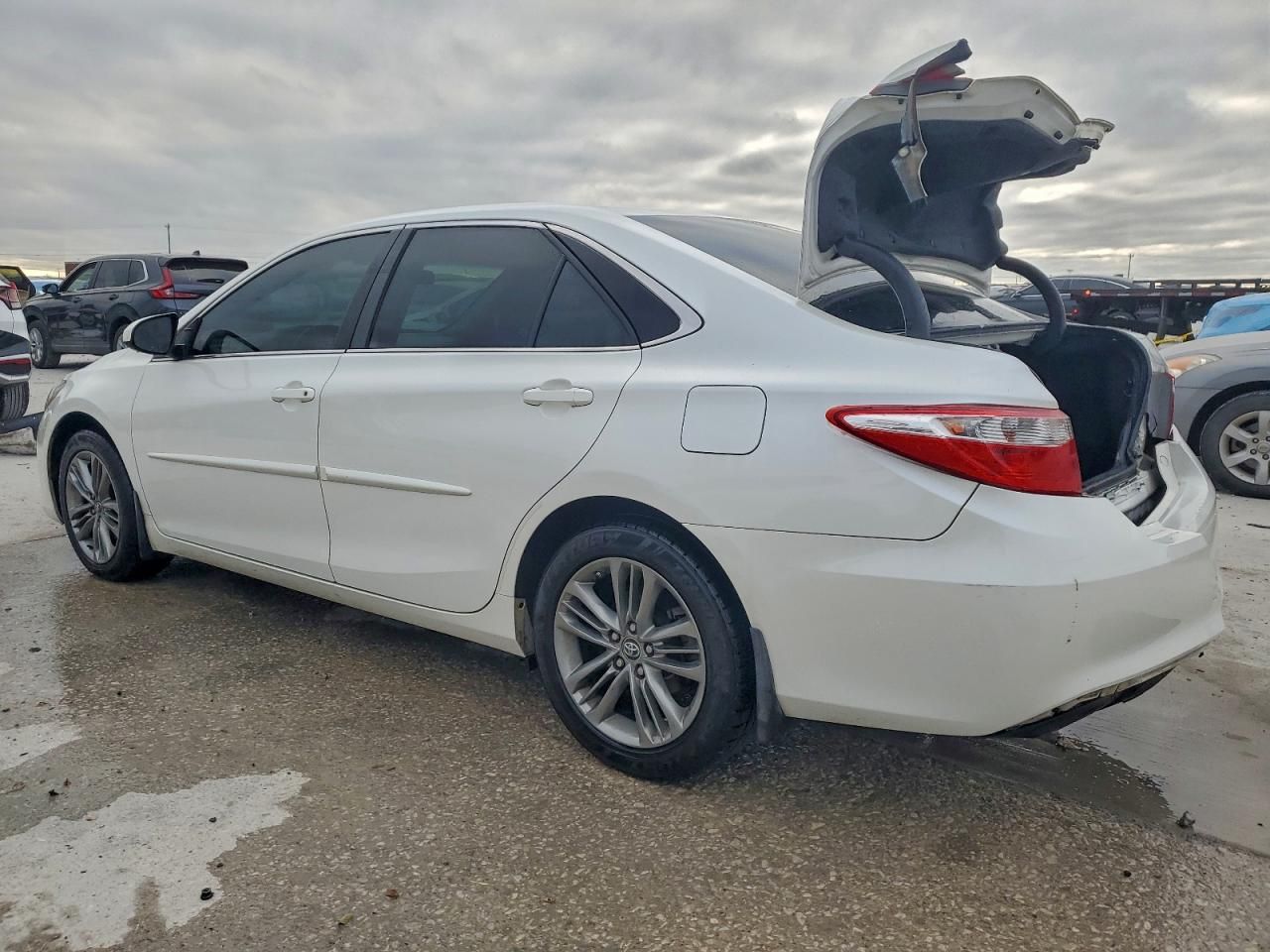 2016 Toyota Camry le