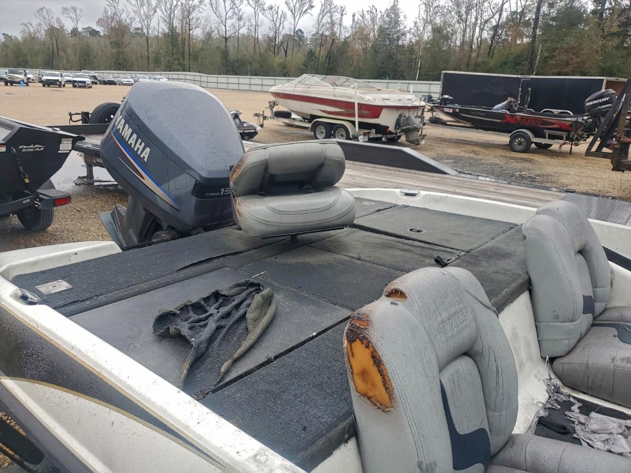 2003 Stratos Boat