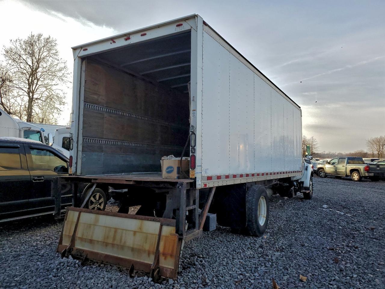 2015 Ford F650 Super Duty BOX Truck