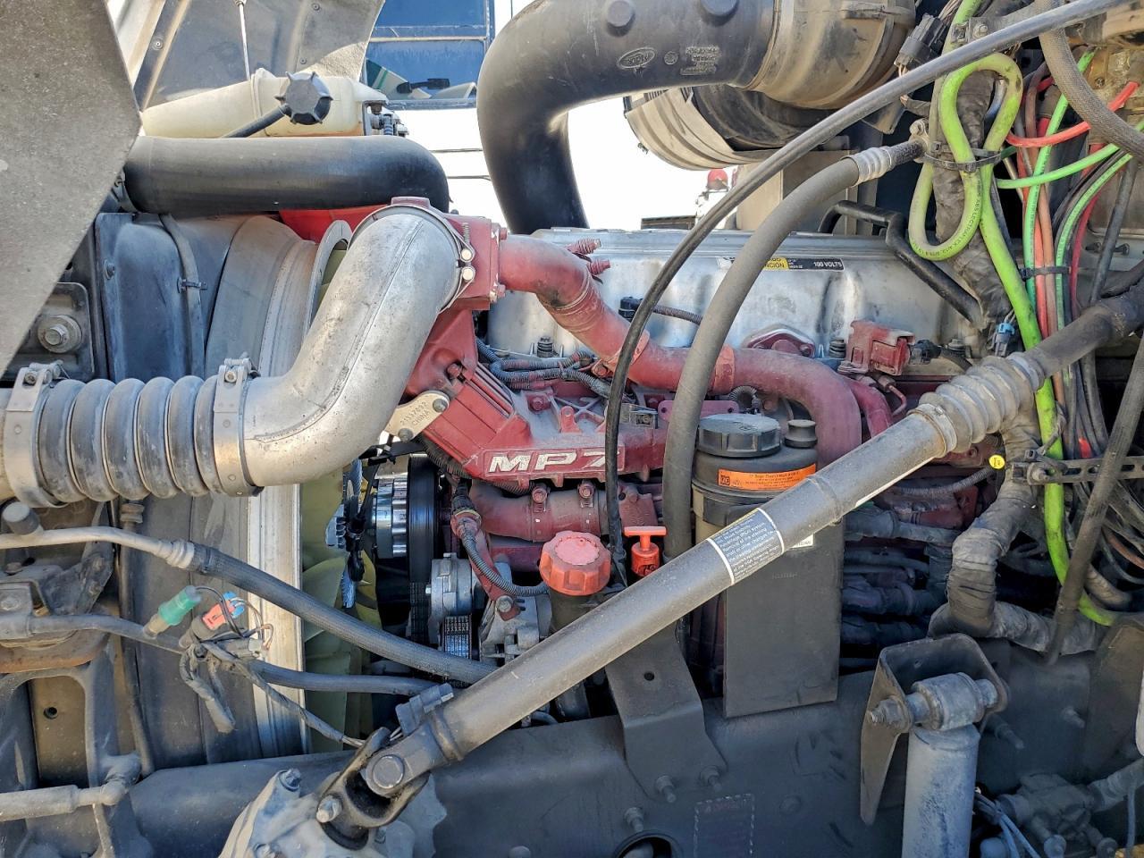 2013 Mack CXU613 Semi Truck