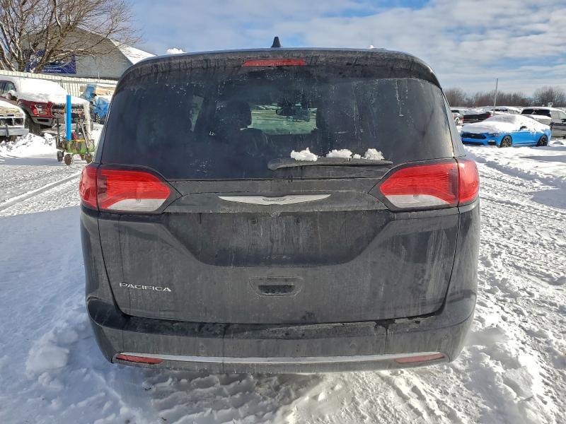 2017 Chrysler Pacifica Touring l