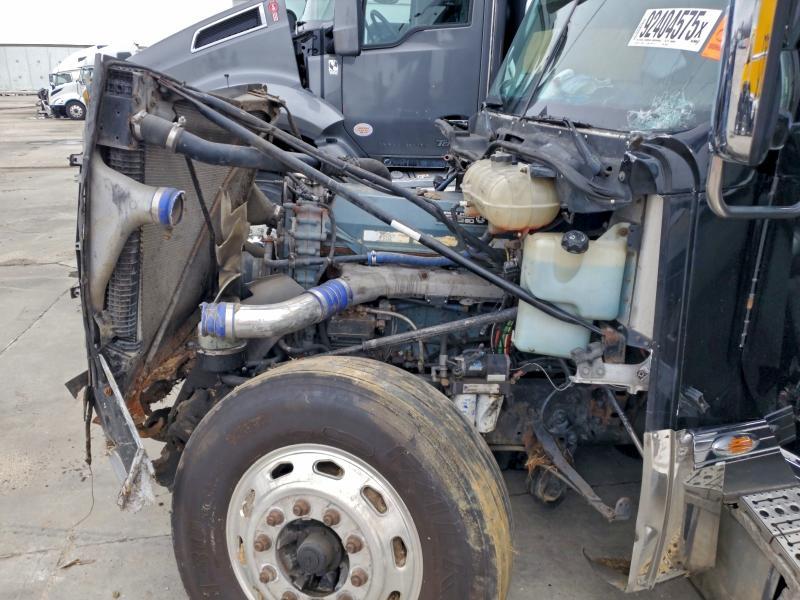 2015 Freightliner Coronado Semi Truck