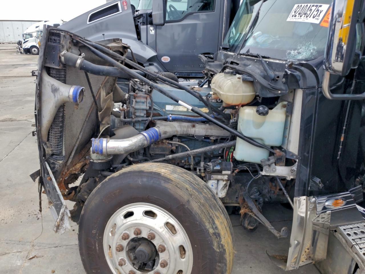 2015 Freightliner Coronado Semi Truck