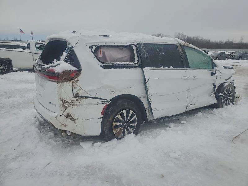 2025 Chrysler Pacifica Hybrid Select