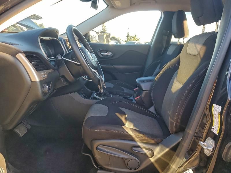 2016 Jeep Cherokee Sport