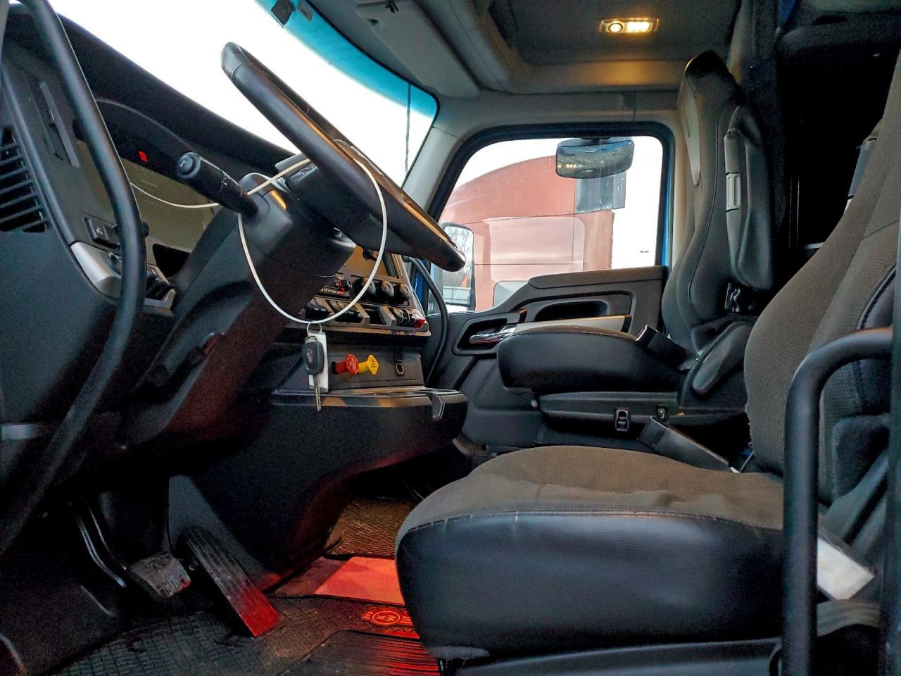2023 Kenworth T680 Semi Truck