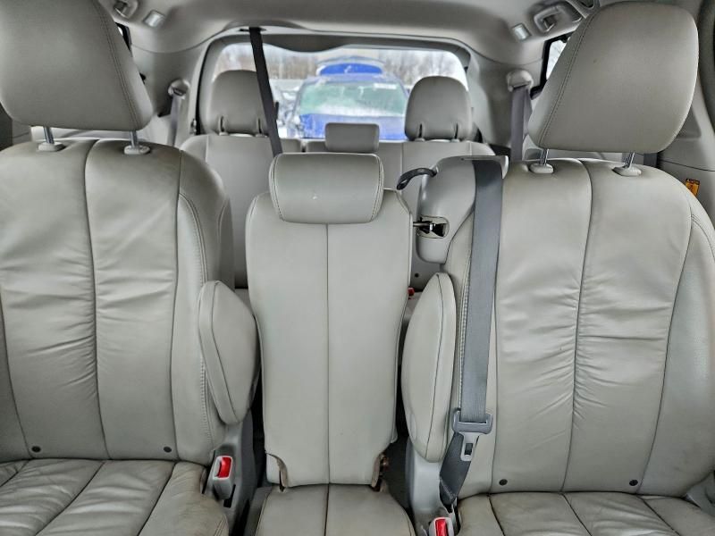 2012 Toyota Sienna xle