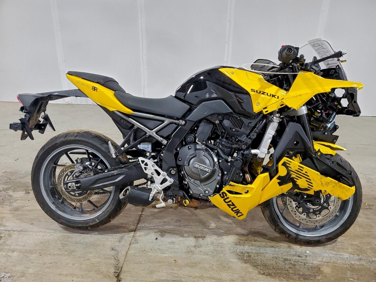 2025 Suzuki GSX800 F