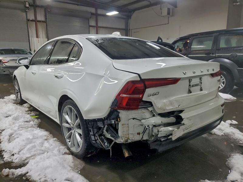 2021 Volvo S60 T6 Momentum