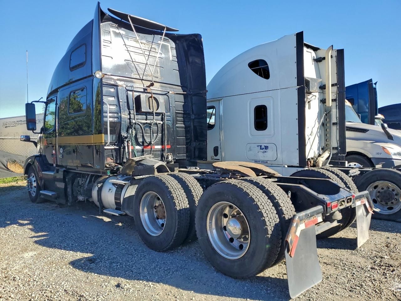 2017 Volvo VNL Semi Truck