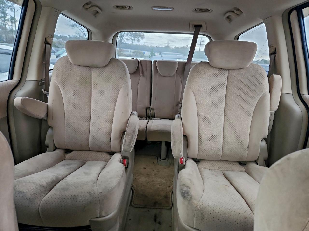 2007 Hyundai Entourage gls