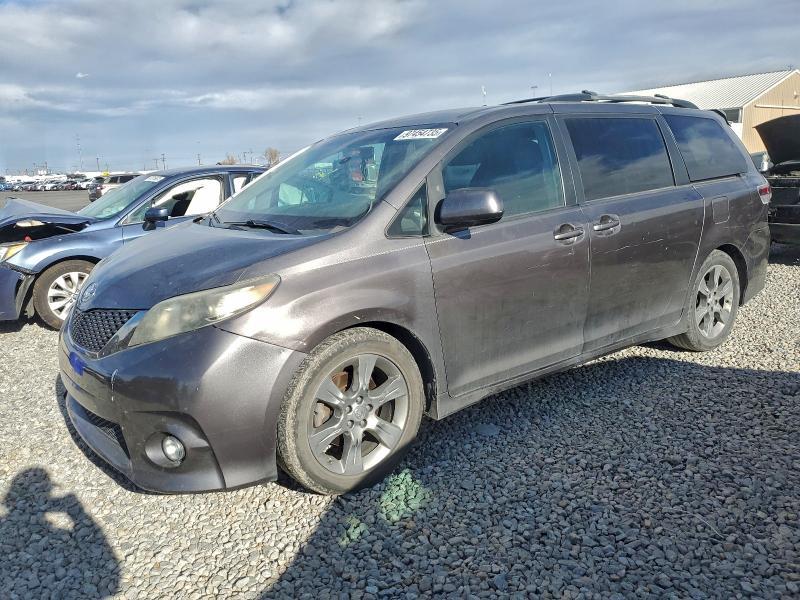 2011 Toyota Sienna Sport