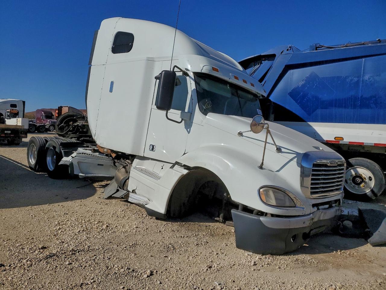 2018 Freigliner 2018 Freightliner Columbia Semi Truck