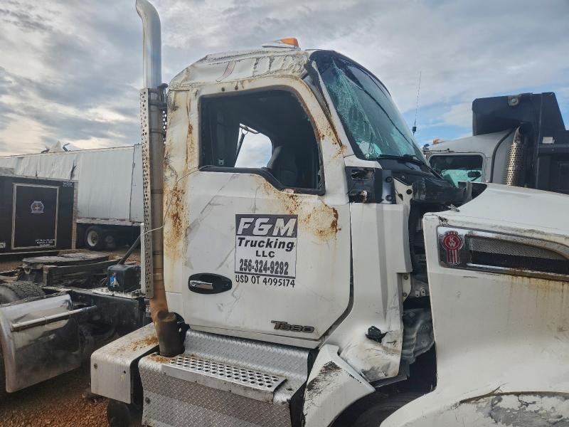 2017 Kenworth T680 Semi Truck