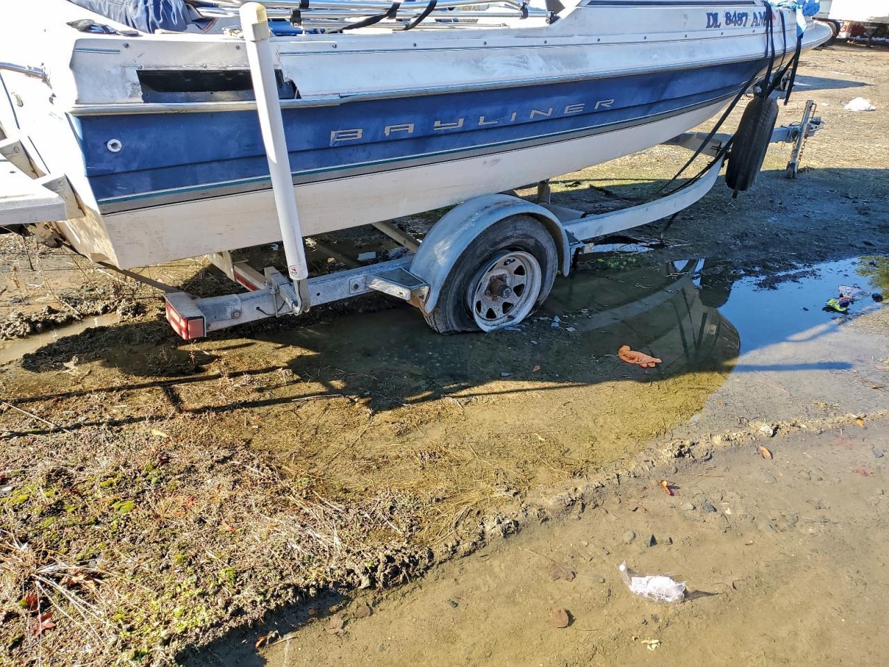 1998 Bayliner Boat-Boat