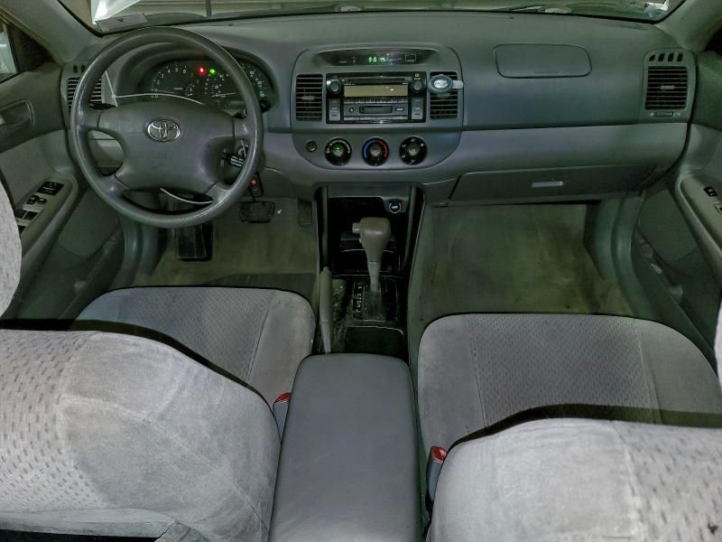2004 Toyota Camry le