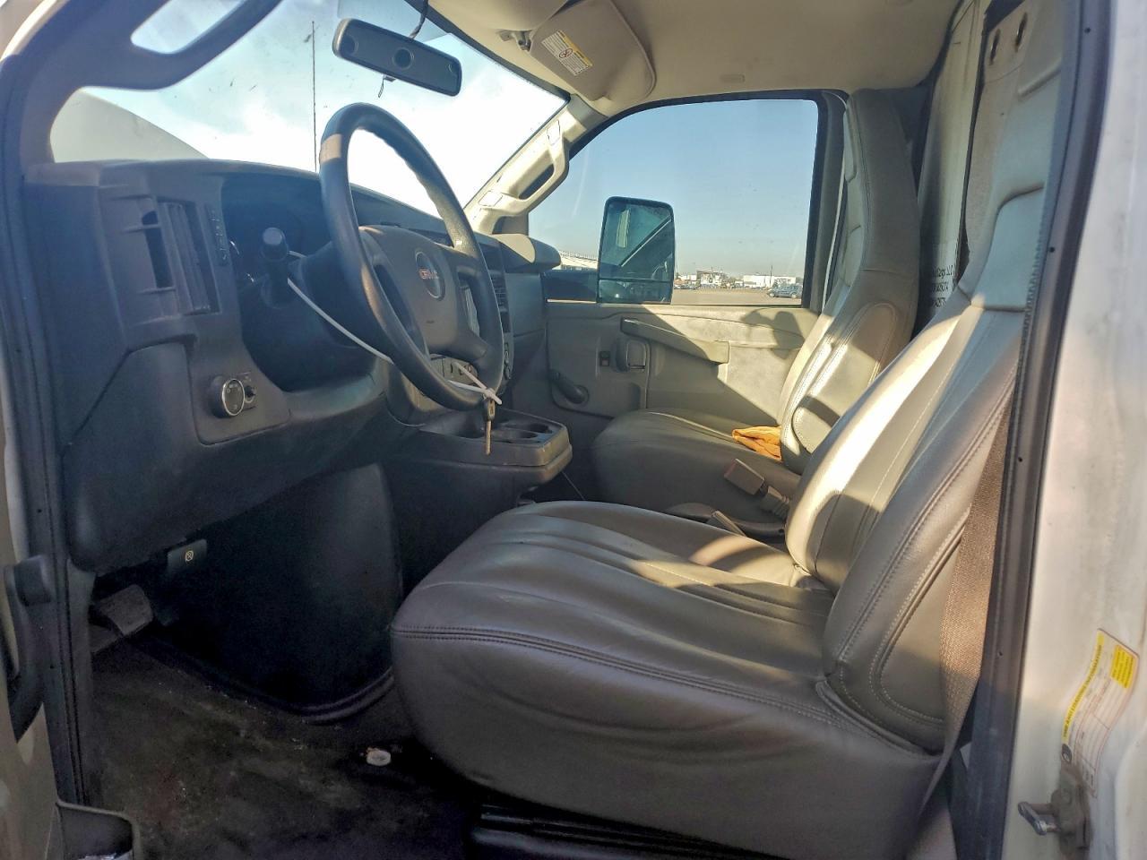 2019 GMC Savana CUT-BOX Truck