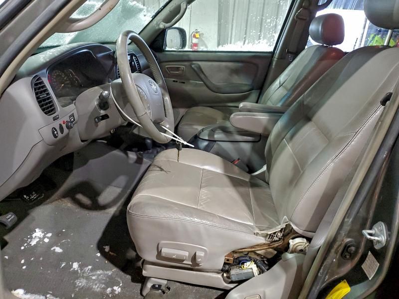 2004 Toyota Sequoia SR5