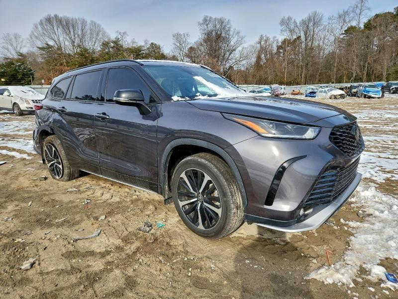 2022 Toyota Highlander xse