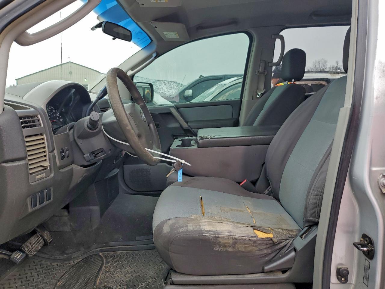 2004 Nissan Titan XE