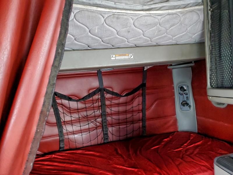 2005 Freightliner Columbia 120 Semi Truck