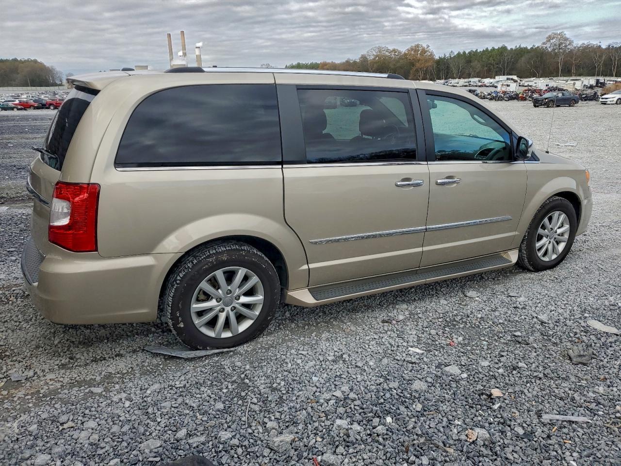 2016 Chrysler Town & Country Limited Platinum